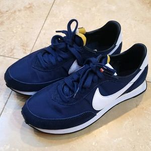 Nike Classic Nylon Trainer Shoes